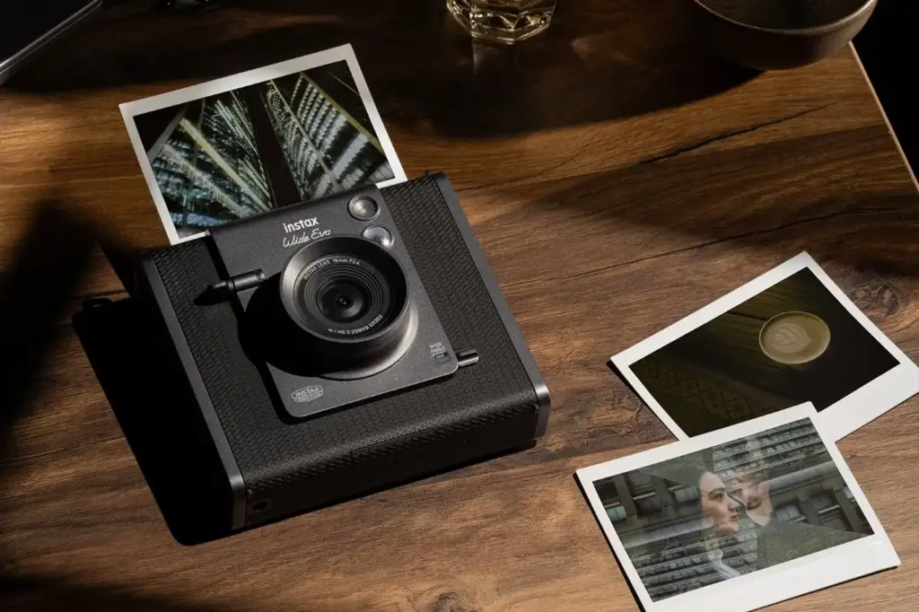 Fujifilm Instax WIDE Evo™ Chính Thức Ra Mắt Tại Việt Nam — Mở Ra Kỷ Nguyên Mới Cho Nhiếp Ảnh Lấy Liền