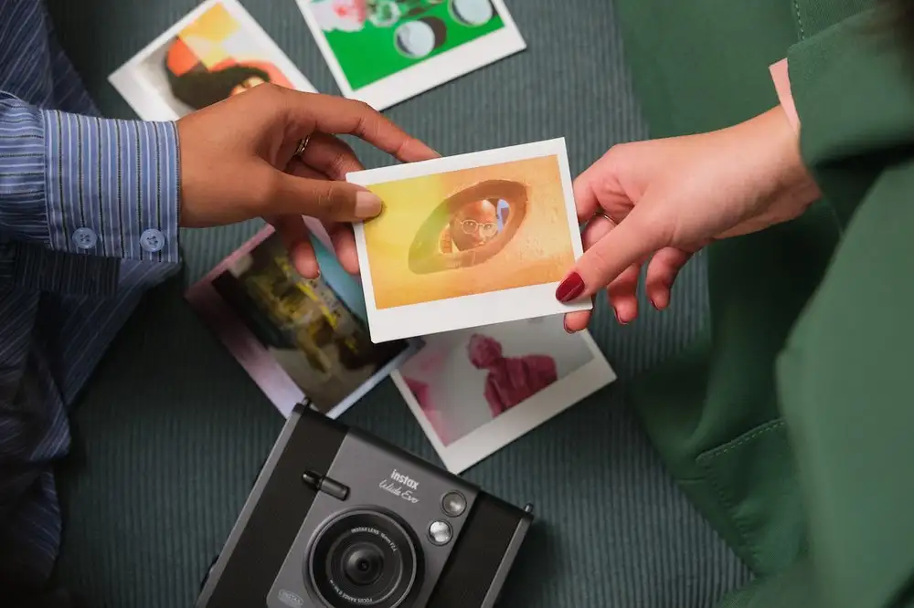 Fujifilm Instax WIDE Evo™ Chính Thức Ra Mắt Tại Việt Nam — Mở Ra Kỷ Nguyên Mới Cho Nhiếp Ảnh Lấy Liền